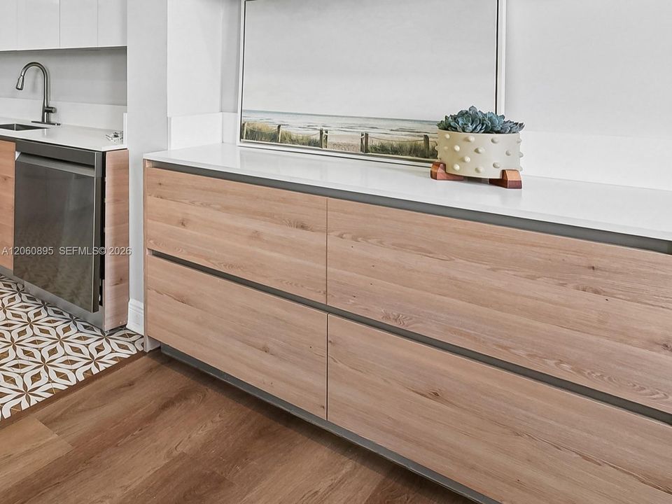 На продажу: $399,000 (2 спален, 2 ванн, 1039 Квадратных фут)