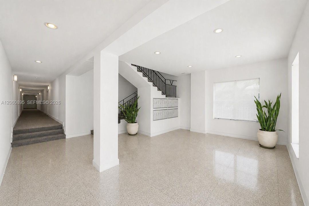 На продажу: $399,000 (2 спален, 2 ванн, 1039 Квадратных фут)