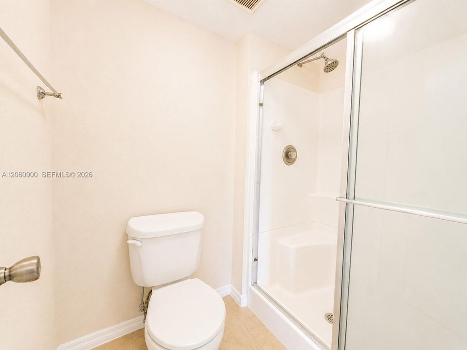 В аренду: $2,200 (2 спален, 2 ванн, 950 Квадратных фут)