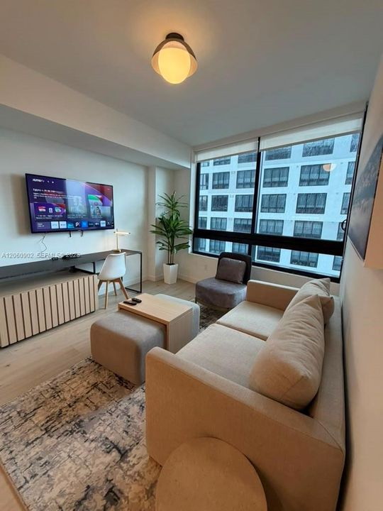 В аренду: $3,400 (1 спален, 1 ванн, 530 Квадратных фут)