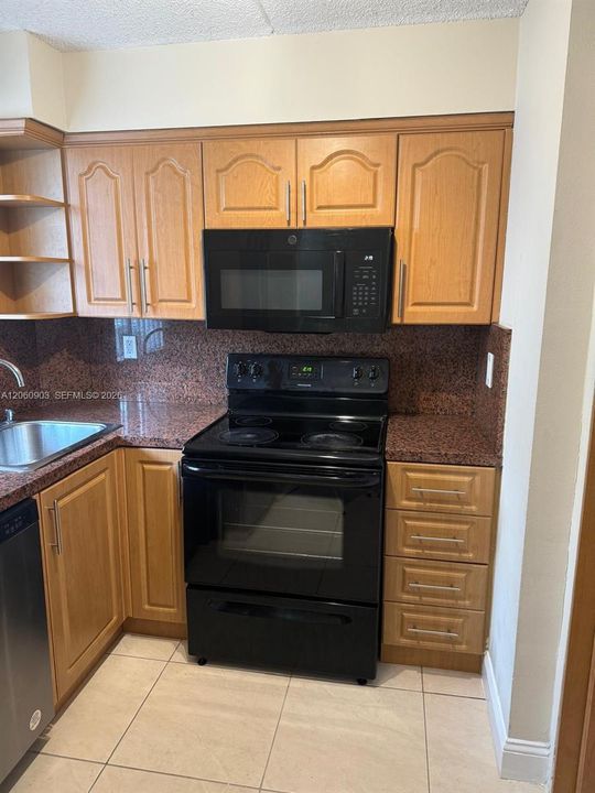 В аренду: $2,250 (2 спален, 2 ванн, 1095 Квадратных фут)