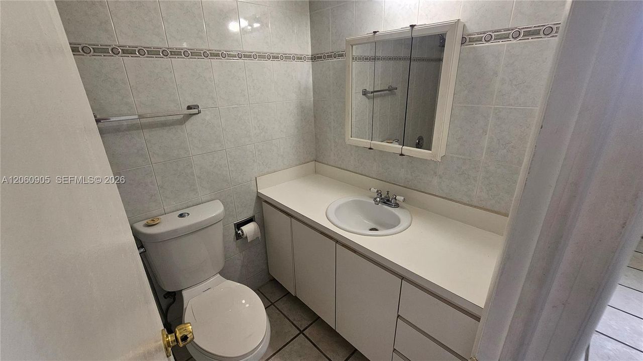 В аренду: $2,300 (2 спален, 2 ванн, 1285 Квадратных фут)
