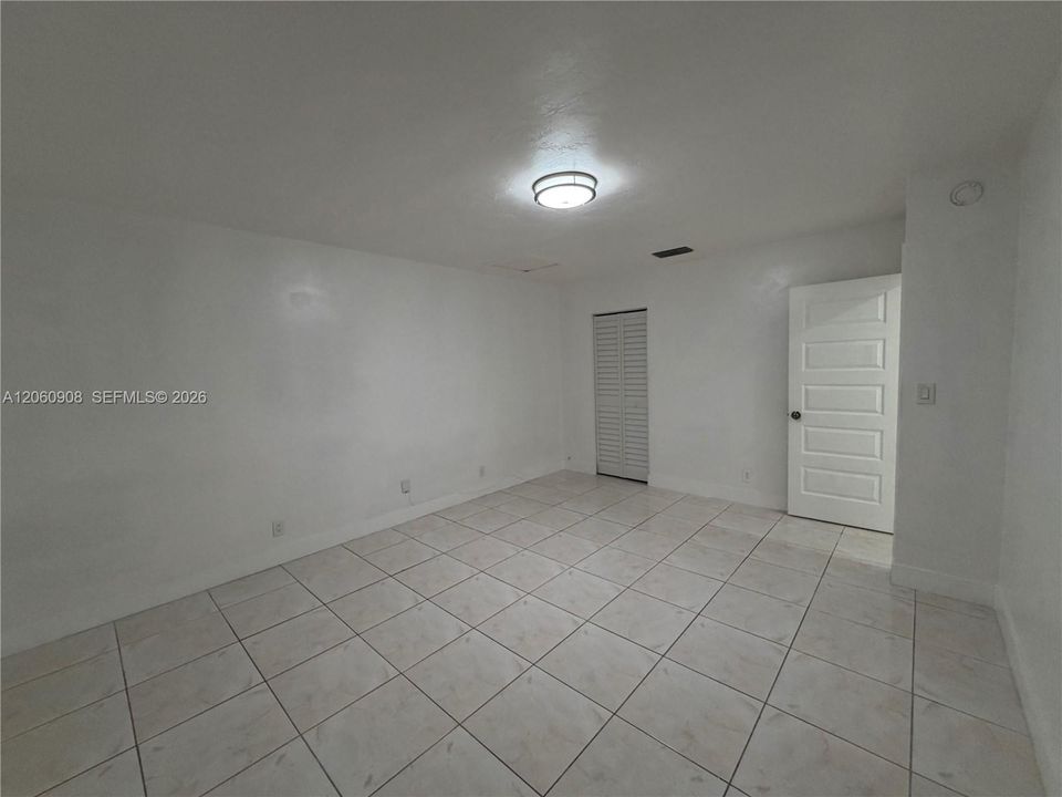 В аренду: $1,600 (1 спален, 1 ванн, 1734 Квадратных фут)