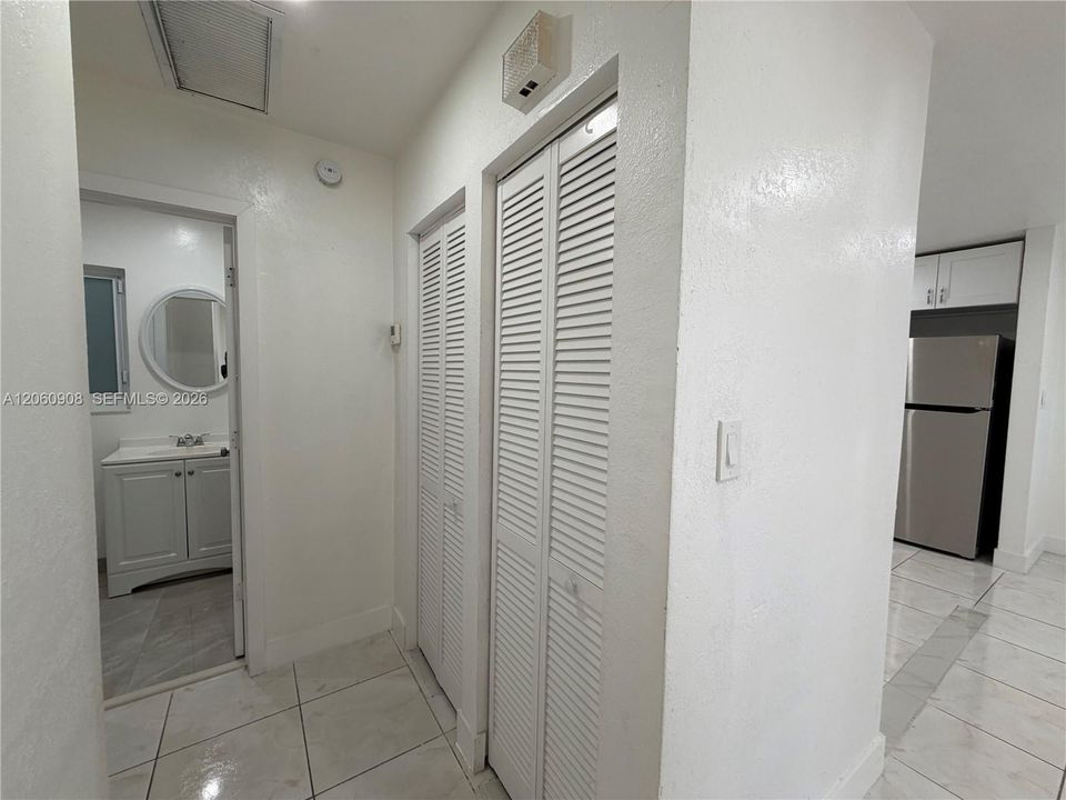 В аренду: $1,600 (1 спален, 1 ванн, 1734 Квадратных фут)