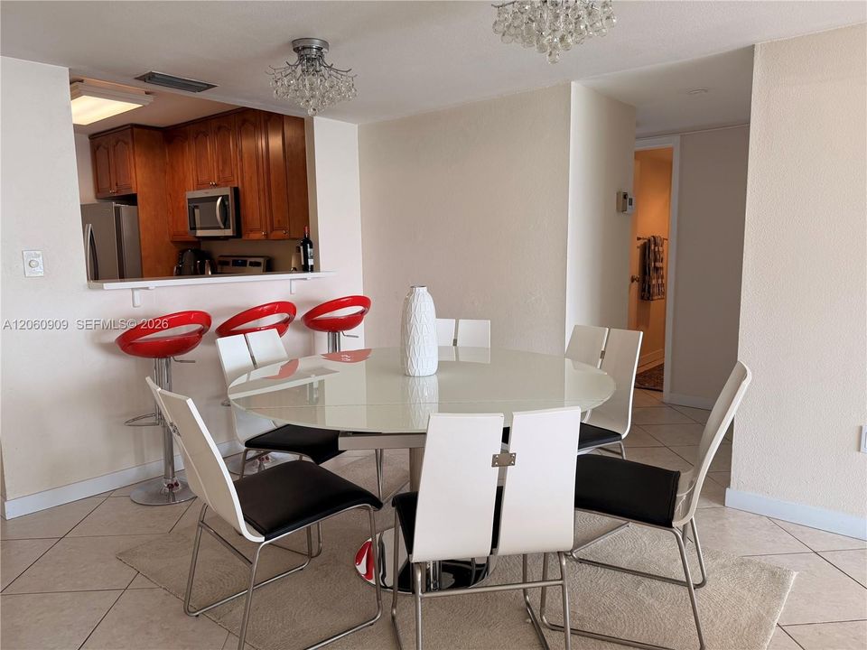 For Rent: $2,900 (2 beds, 2 baths, 1250 Square Feet)