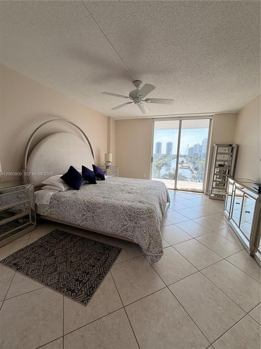 For Rent: $2,900 (2 beds, 2 baths, 1250 Square Feet)