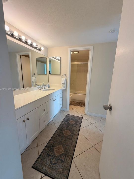 For Rent: $2,900 (2 beds, 2 baths, 1250 Square Feet)
