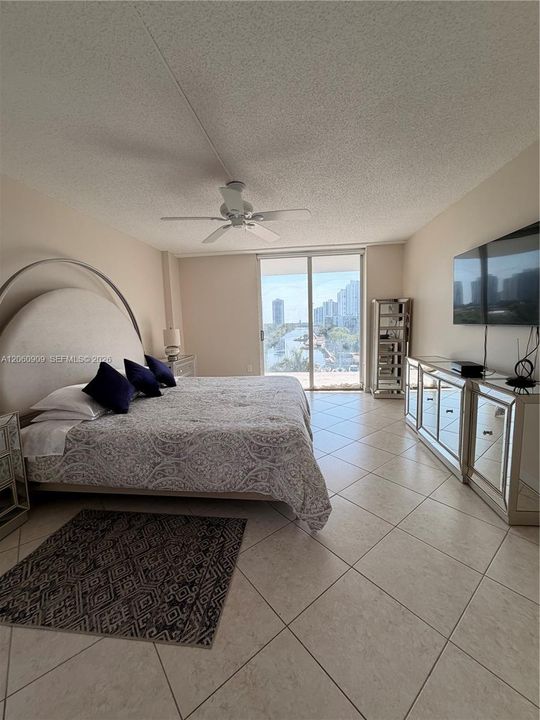 For Rent: $2,900 (2 beds, 2 baths, 1250 Square Feet)