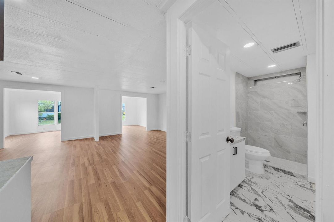20 Guest Bathroom (1)