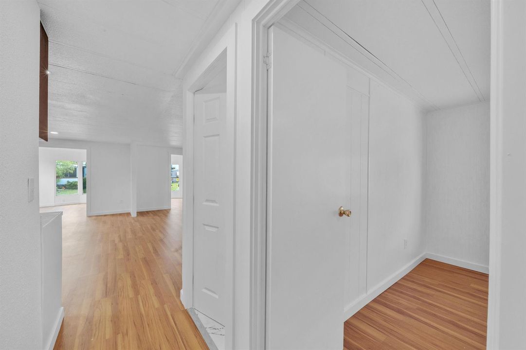 19 Guest Bedroom (1)
