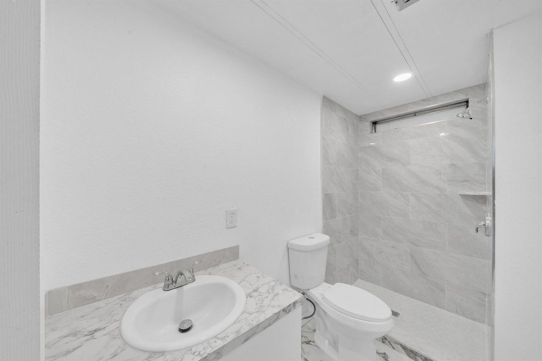 20 Guest Bathroom (2)