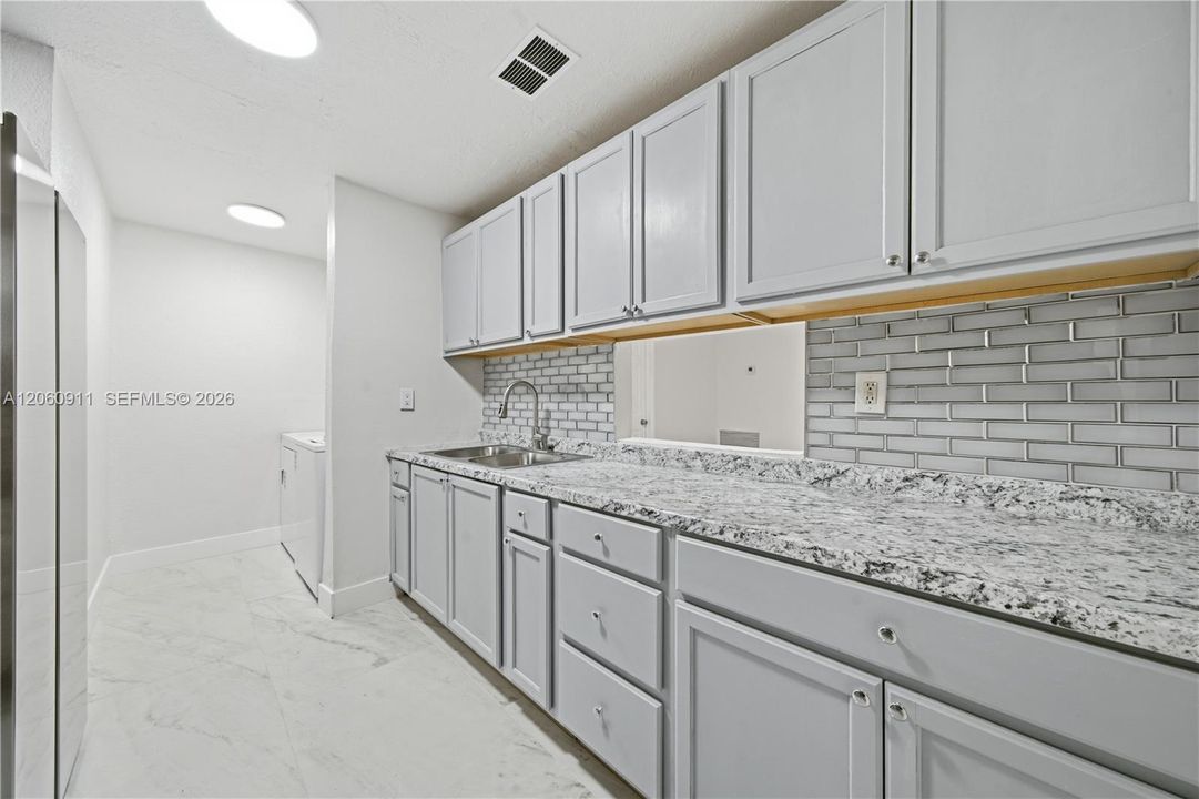 Active With Contract: $350,000 (3 beds, 1 baths, 1152 Square Feet)