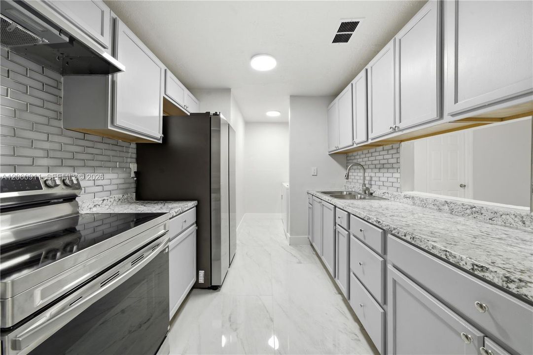 Active With Contract: $350,000 (3 beds, 1 baths, 1152 Square Feet)
