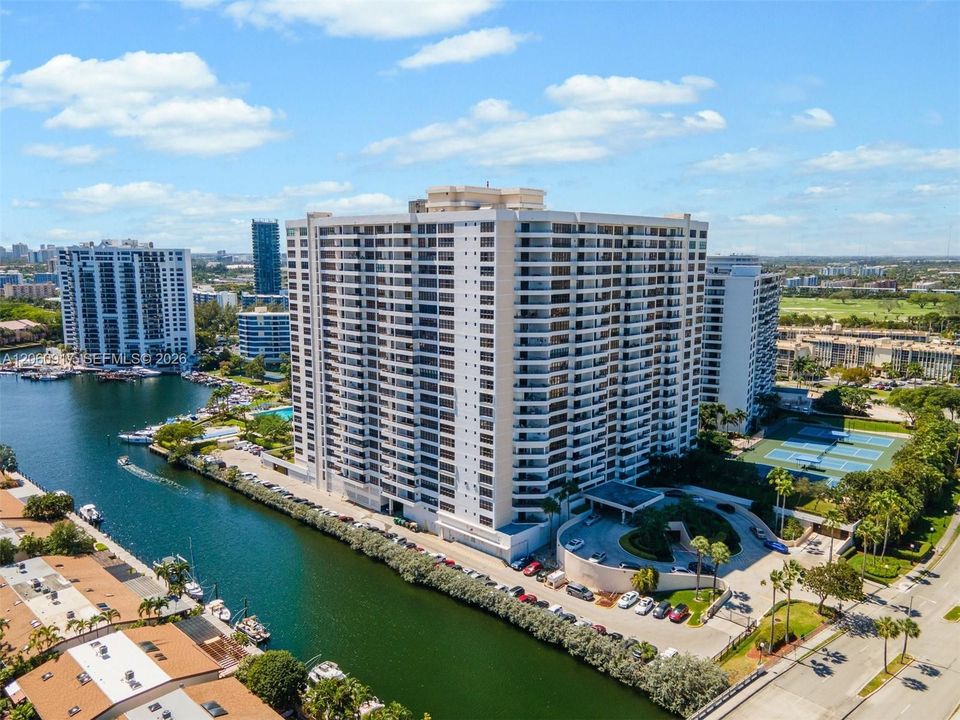 For Rent: $3,500 (2 beds, 2 baths, 1560 Square Feet)