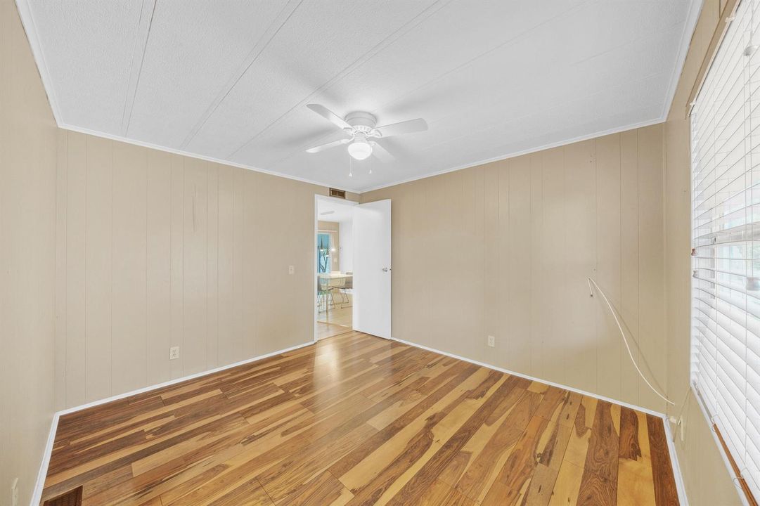 12 Guest Bedroom (3)