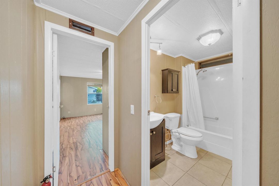 14 Guest Bathroom (1)