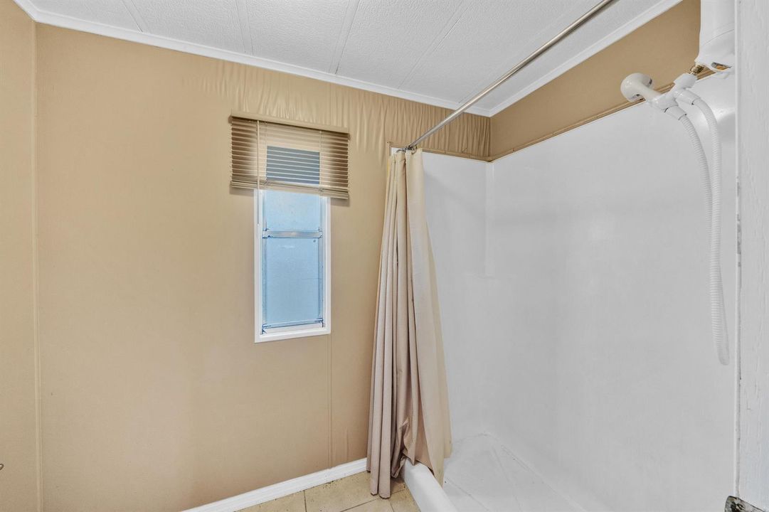 16 Primary Bathroom (3)