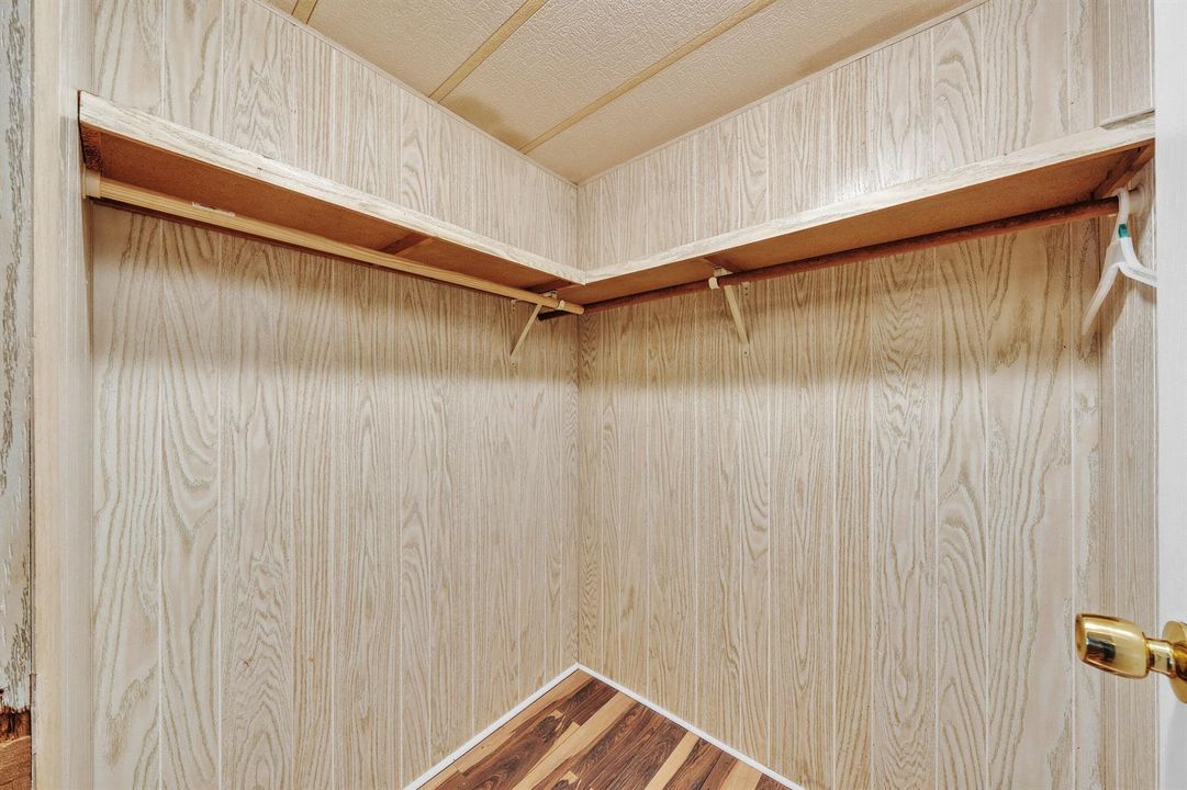 12 Guest Bedroom (2)