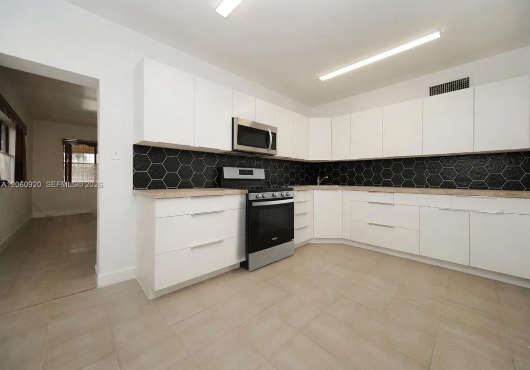 En Renta: $3,100 (3 camas, 2 baños, 2548 Pies cuadrados)