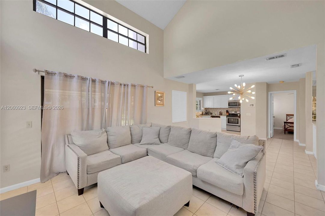 На продажу: $409,999 (2 спален, 2 ванн, 1392 Квадратных фут)