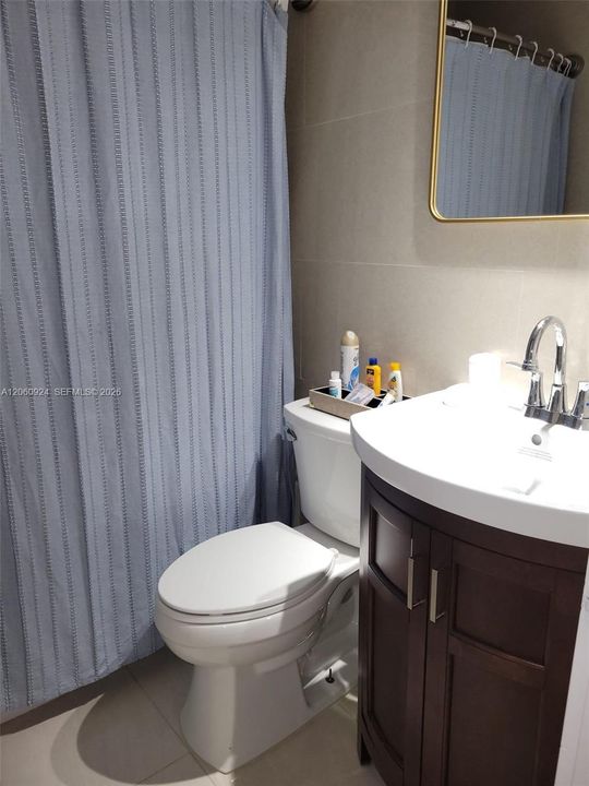 В аренду: $2,300 (2 спален, 1 ванн, 1000 Квадратных фут)