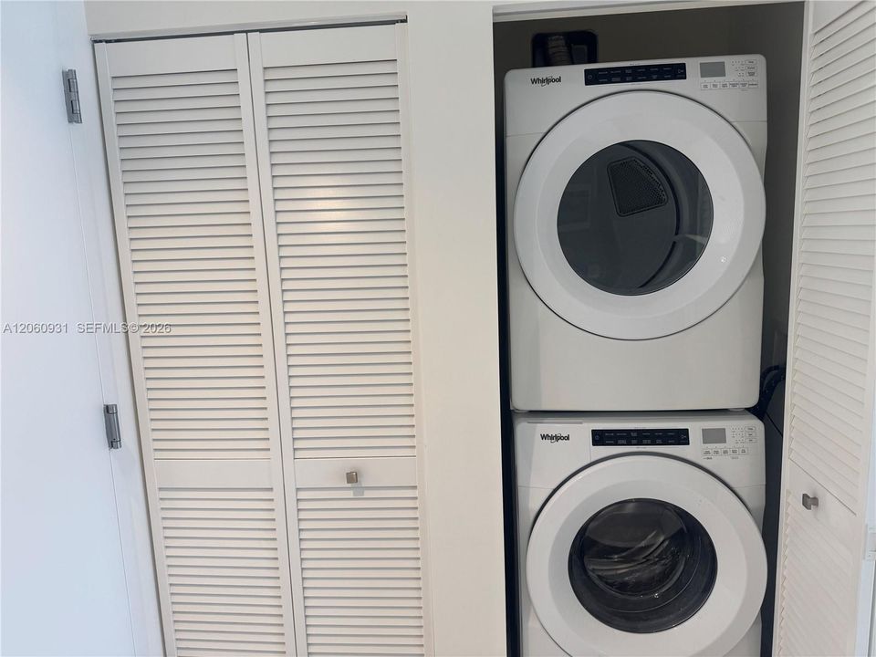 В аренду: $4,000 (2 спален, 2 ванн, 1106 Квадратных фут)