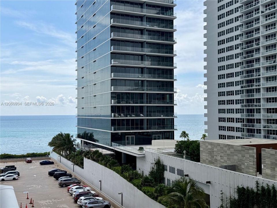For Rent: $2,200 (1 beds, 1 baths, 870 Square Feet)