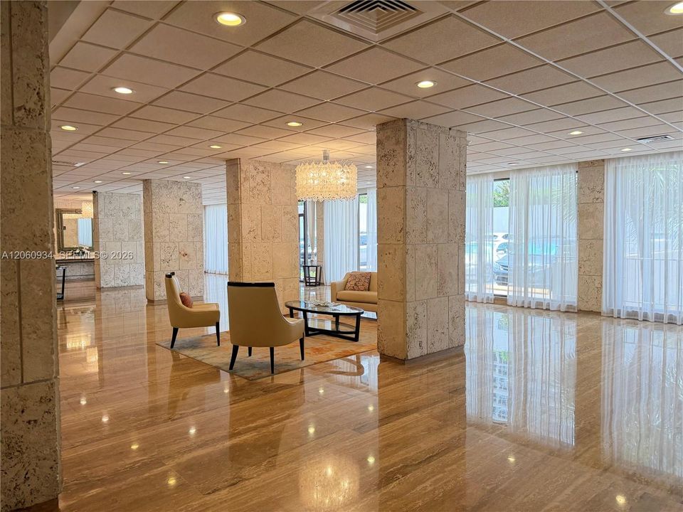 For Rent: $2,200 (1 beds, 1 baths, 870 Square Feet)