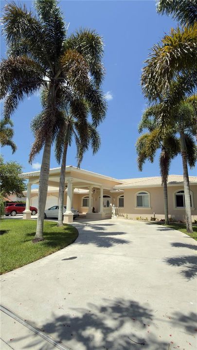 En Venta: $1,500,000 (4 camas, 3 baños, 3246 Pies cuadrados)