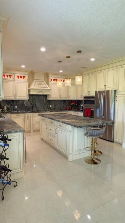 En Venta: $1,500,000 (4 camas, 3 baños, 3246 Pies cuadrados)