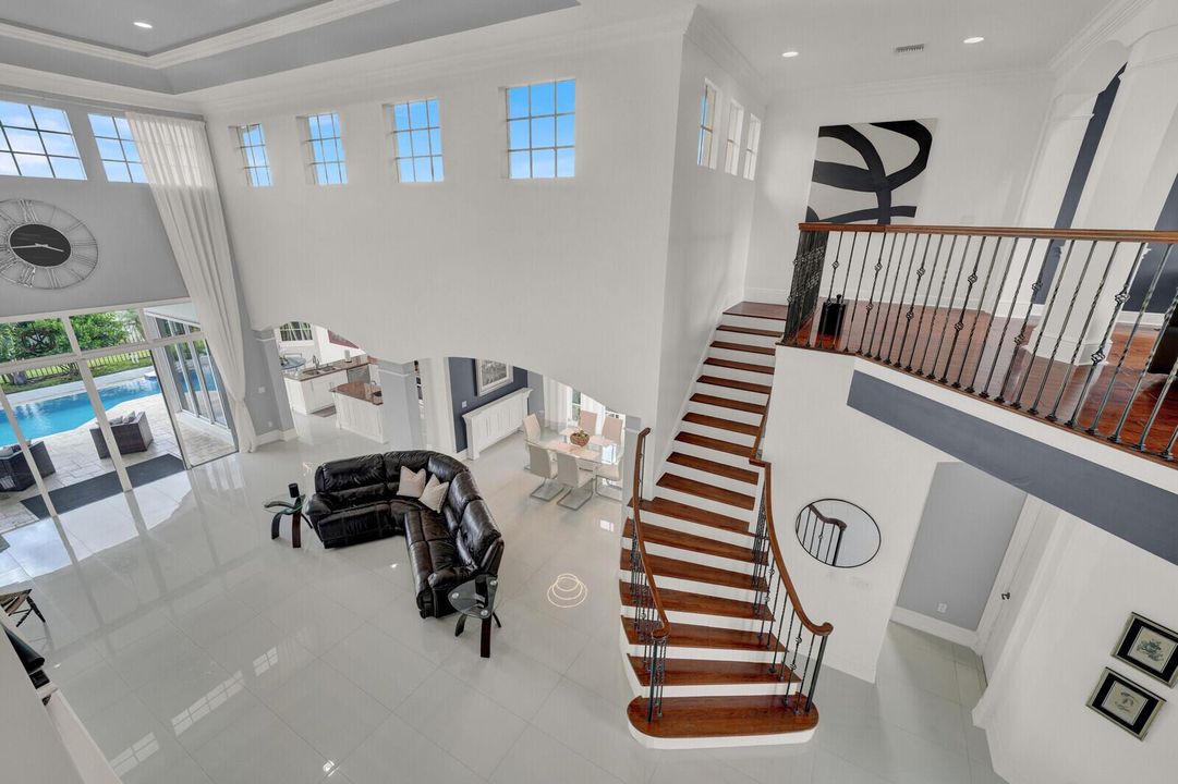2nd floor foyer view