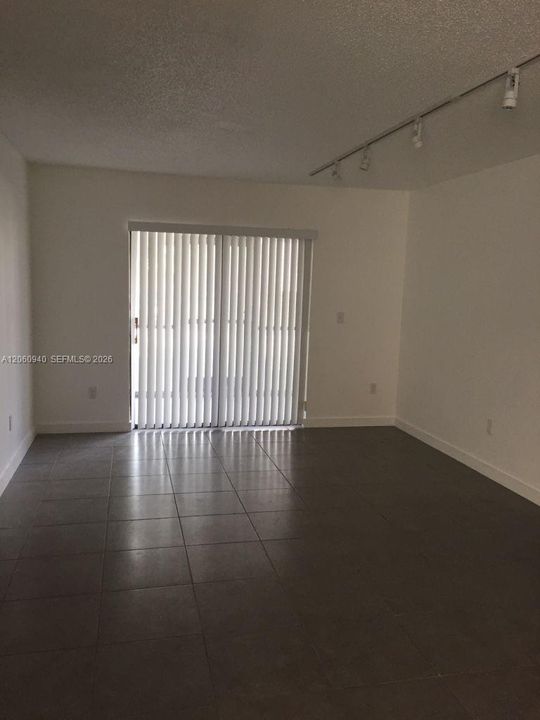 В аренду: $2,400 (3 спален, 2 ванн, 1266 Квадратных фут)