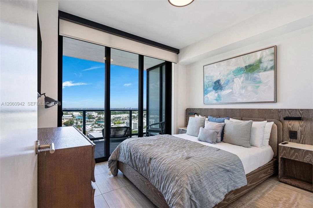 For Sale: $1,650,000 (2 beds, 2 baths, 809 Square Feet)
