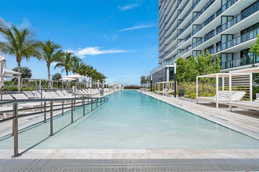 For Sale: $1,650,000 (2 beds, 2 baths, 809 Square Feet)
