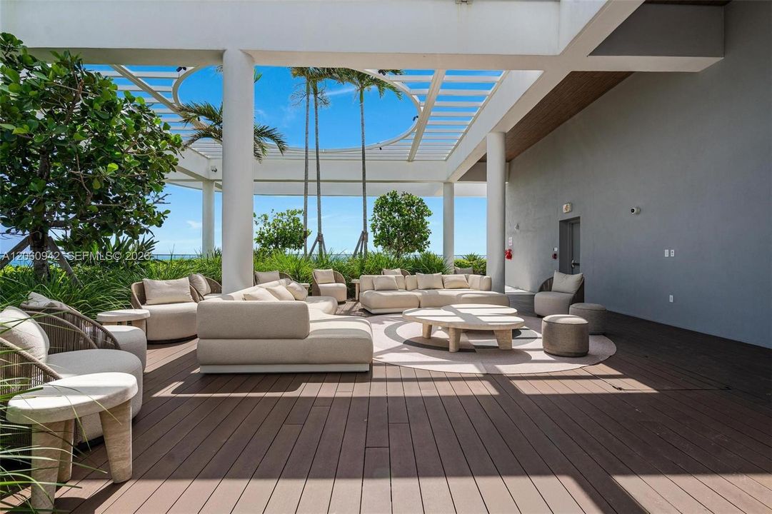 For Sale: $1,650,000 (2 beds, 2 baths, 809 Square Feet)