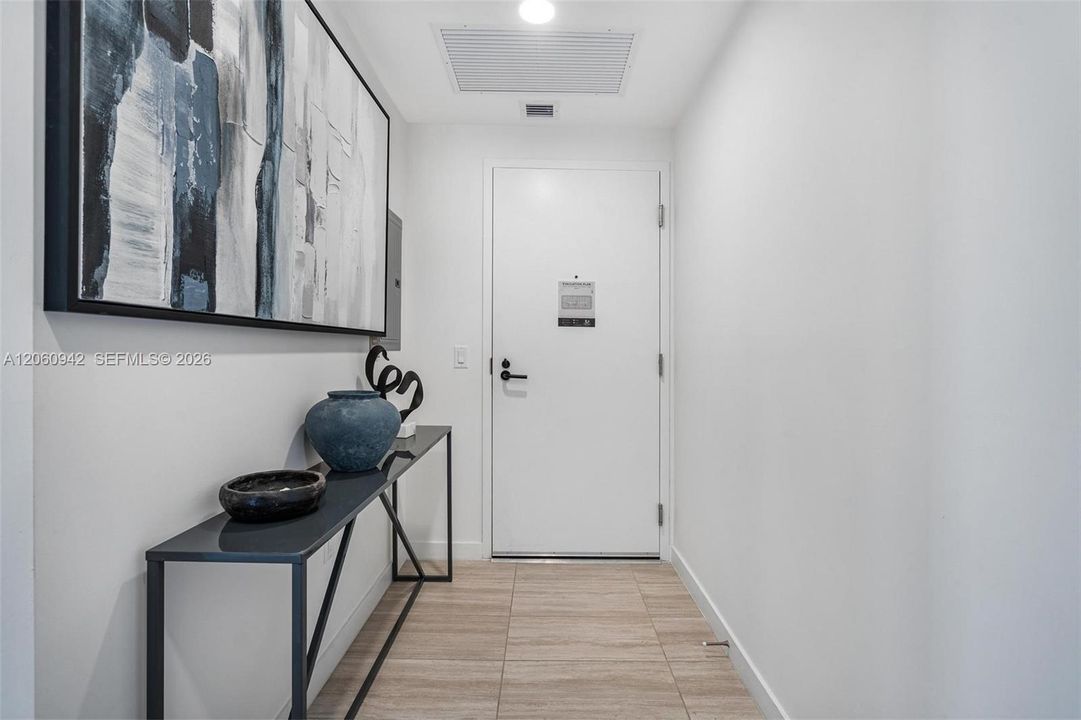 For Sale: $1,650,000 (2 beds, 2 baths, 809 Square Feet)