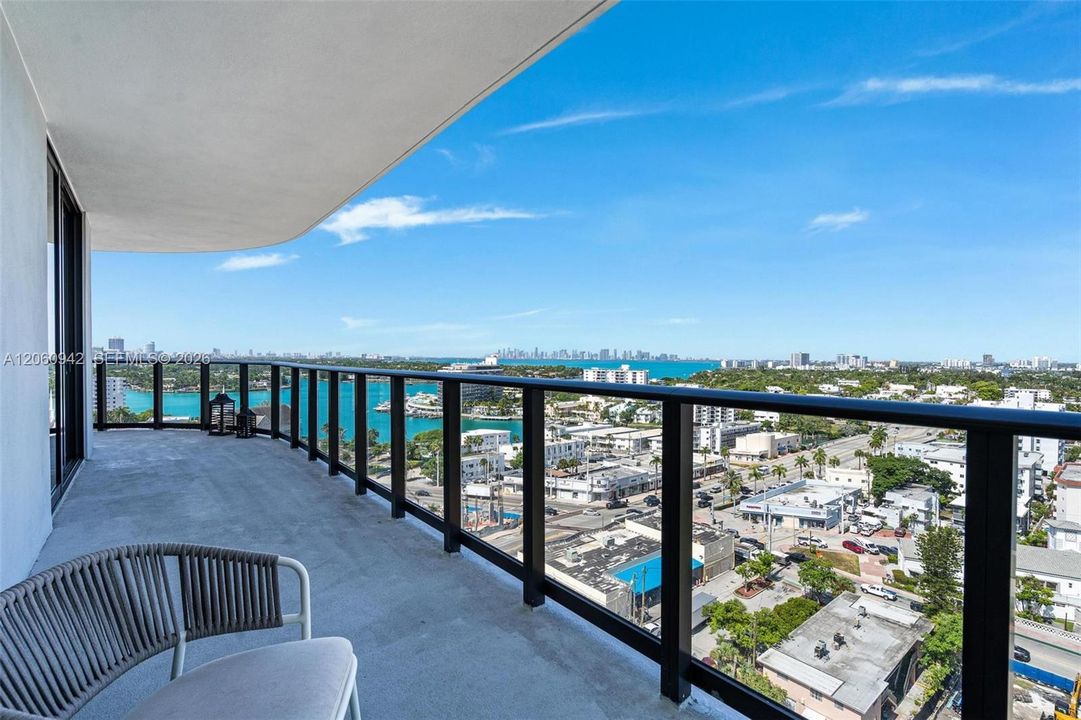 For Sale: $1,650,000 (2 beds, 2 baths, 809 Square Feet)