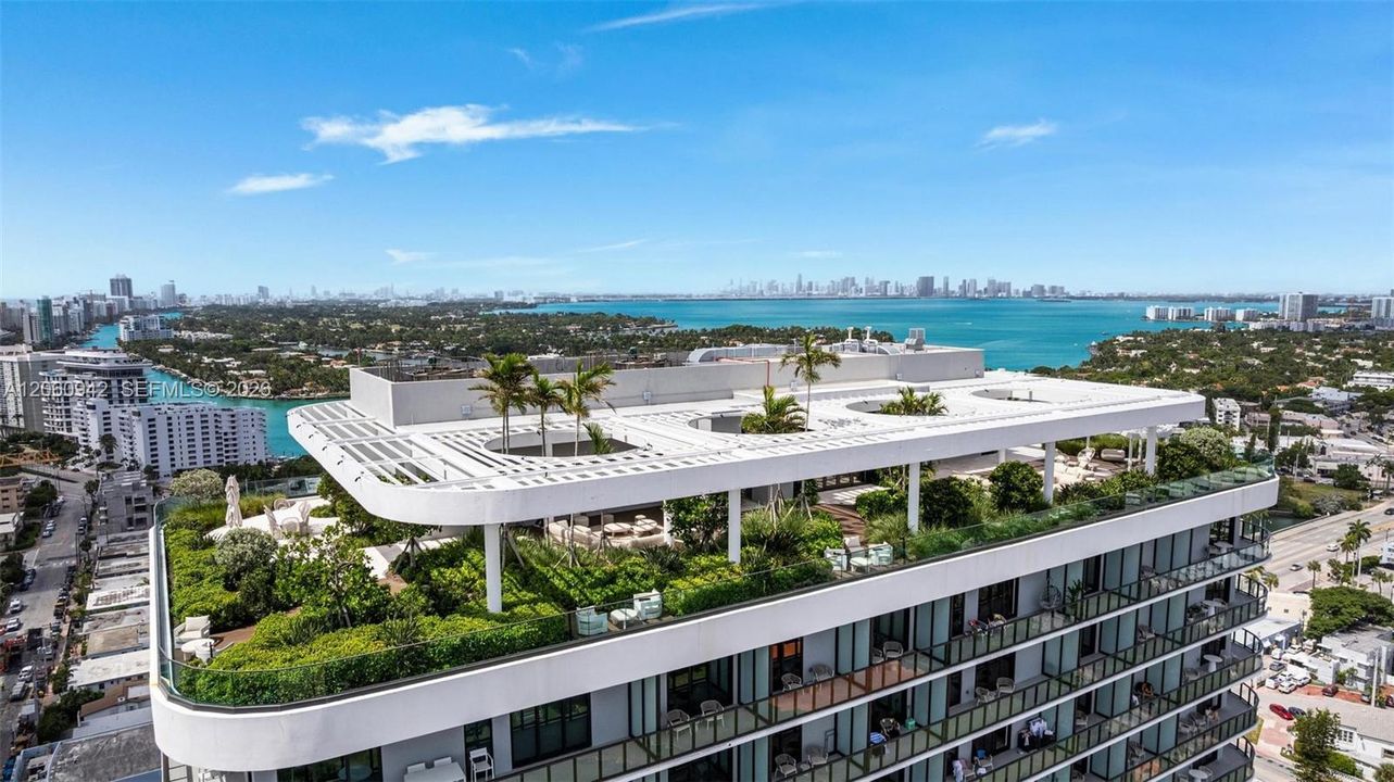 For Sale: $1,650,000 (2 beds, 2 baths, 809 Square Feet)