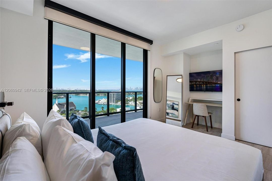 For Sale: $1,650,000 (2 beds, 2 baths, 809 Square Feet)