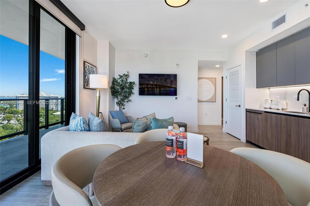 For Sale: $1,650,000 (2 beds, 2 baths, 809 Square Feet)