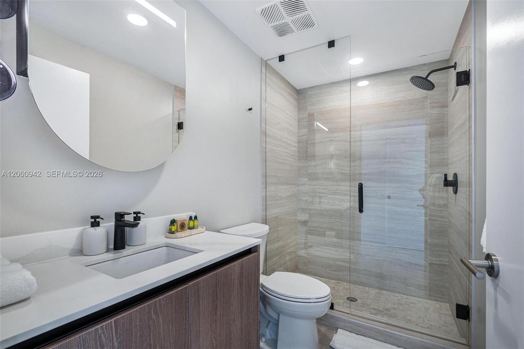 For Sale: $1,650,000 (2 beds, 2 baths, 809 Square Feet)
