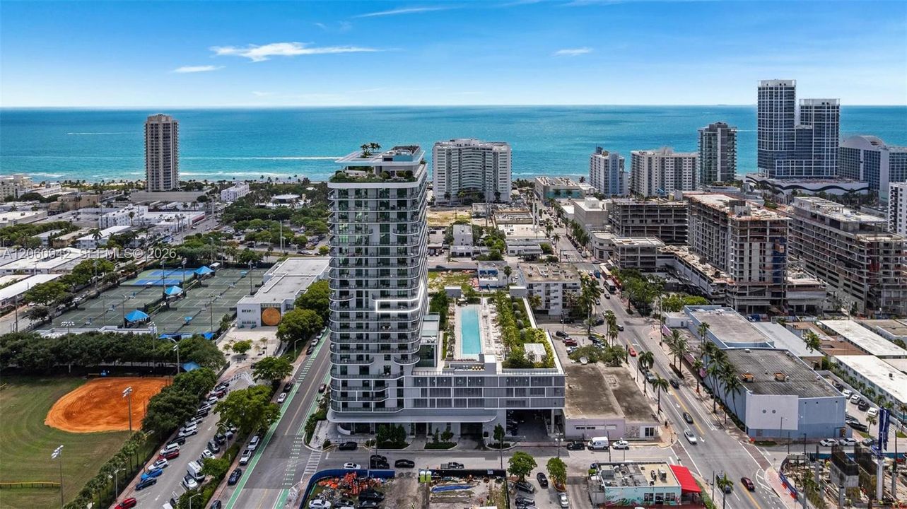 For Sale: $1,650,000 (2 beds, 2 baths, 809 Square Feet)