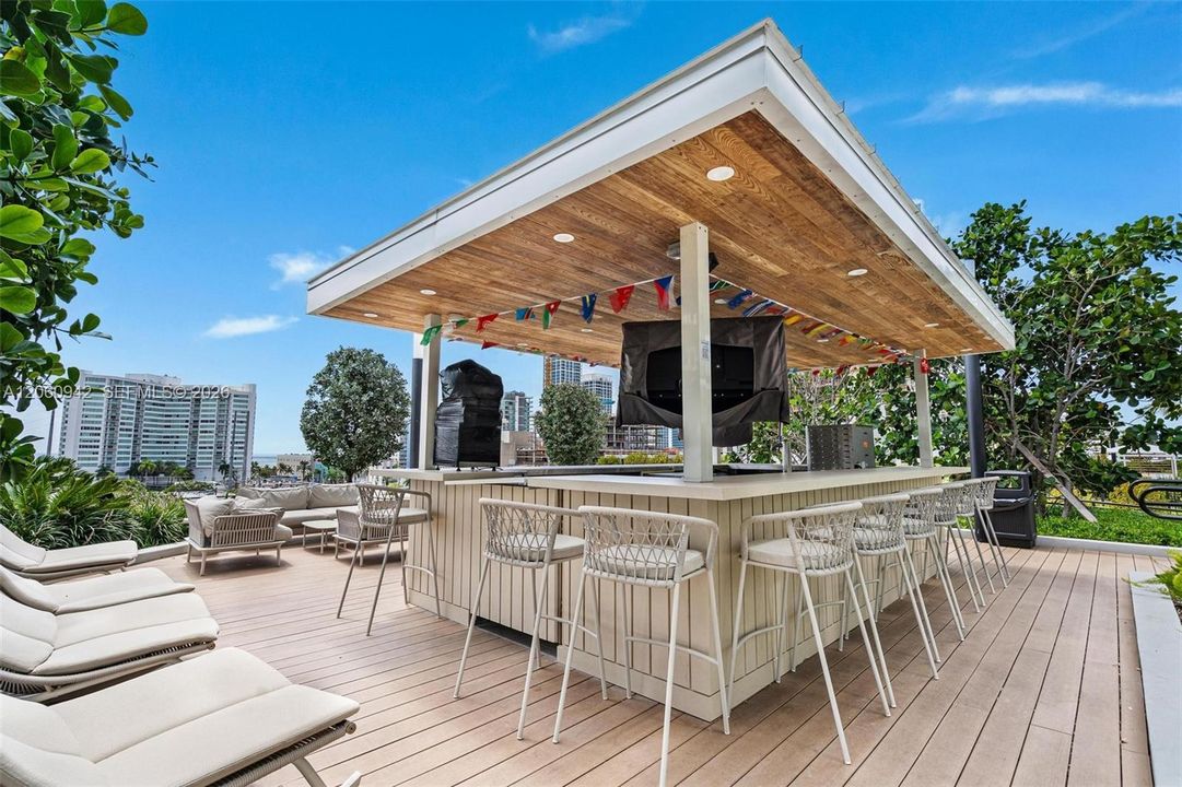 For Sale: $1,650,000 (2 beds, 2 baths, 809 Square Feet)
