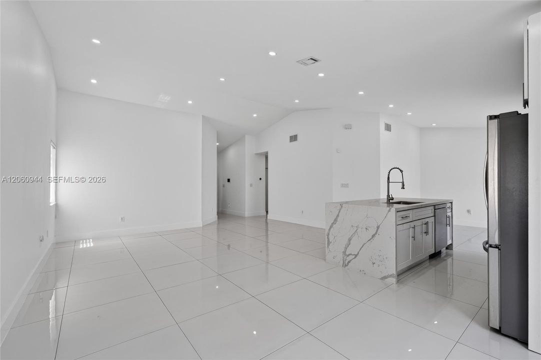 В аренду: $3,700 (3 спален, 2 ванн, 1454 Квадратных фут)
