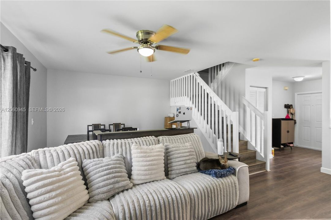 For Sale: $420,000 (2 beds, 2 baths, 1361 Square Feet)