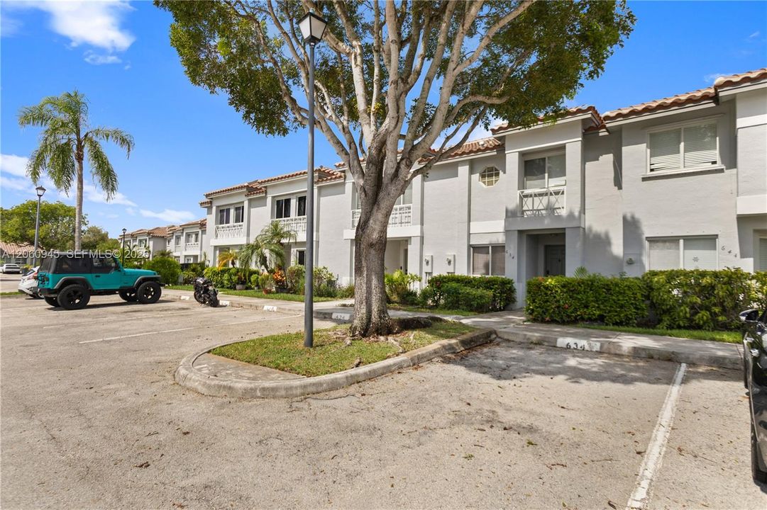 For Sale: $420,000 (2 beds, 2 baths, 1361 Square Feet)