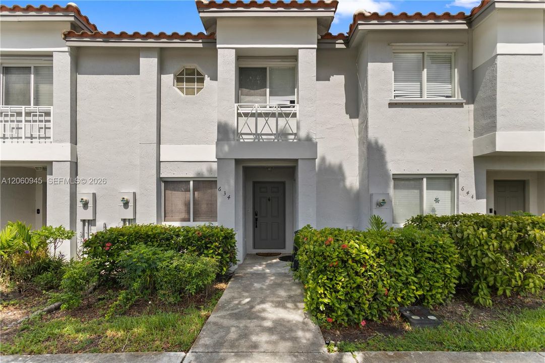 For Sale: $420,000 (2 beds, 2 baths, 1361 Square Feet)