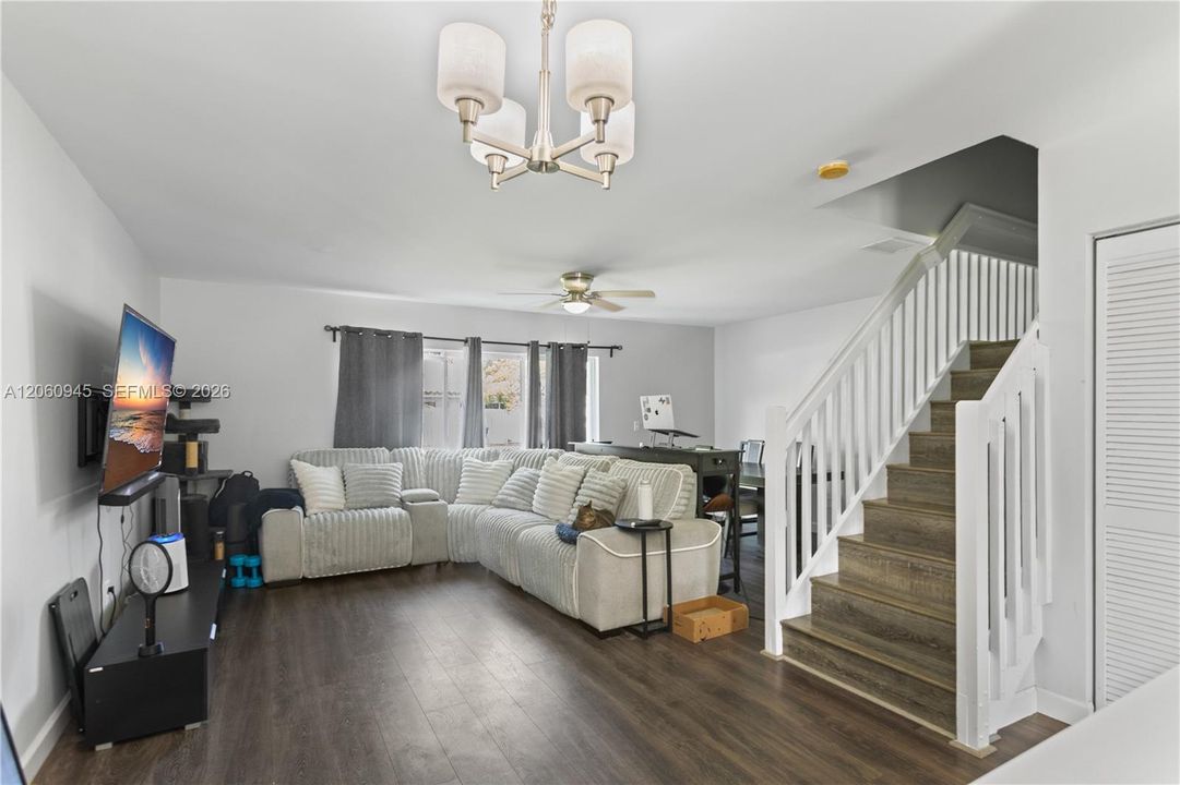 For Sale: $420,000 (2 beds, 2 baths, 1361 Square Feet)