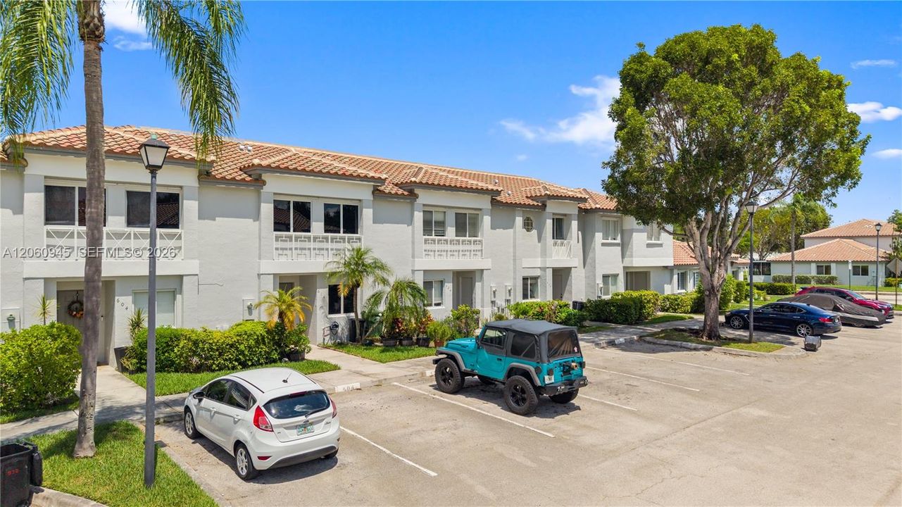 For Sale: $420,000 (2 beds, 2 baths, 1361 Square Feet)