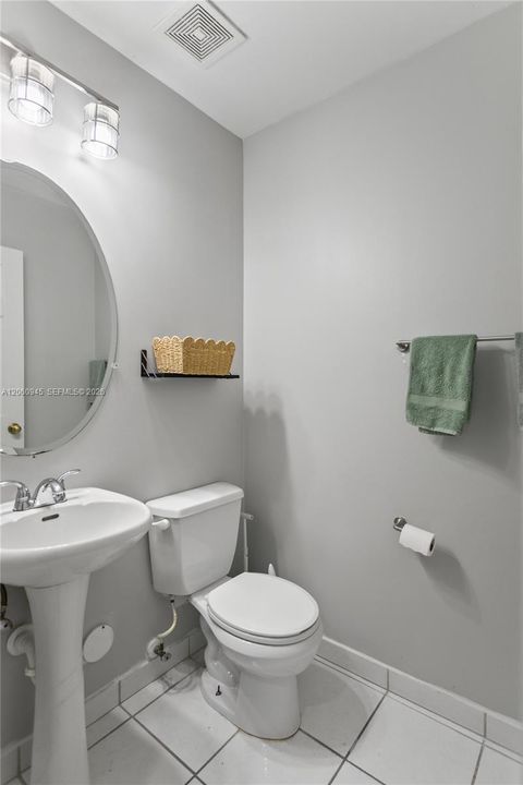For Sale: $420,000 (2 beds, 2 baths, 1361 Square Feet)